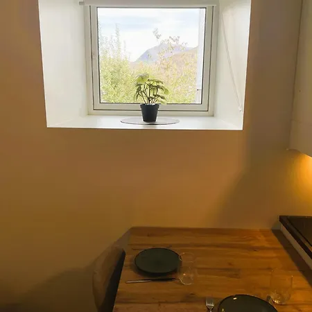 Hb Homes - The Basement Budget Apartament