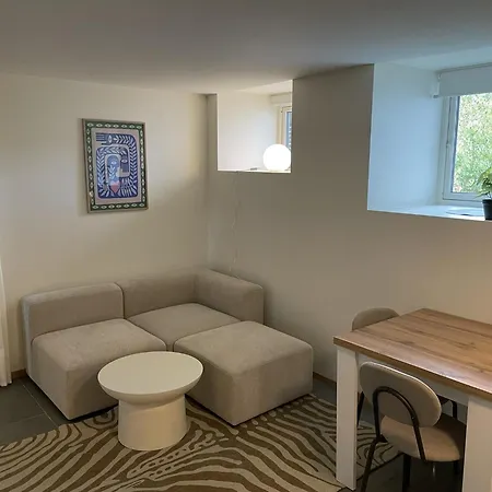 Apartamento Hb Homes - The Basement Budget *